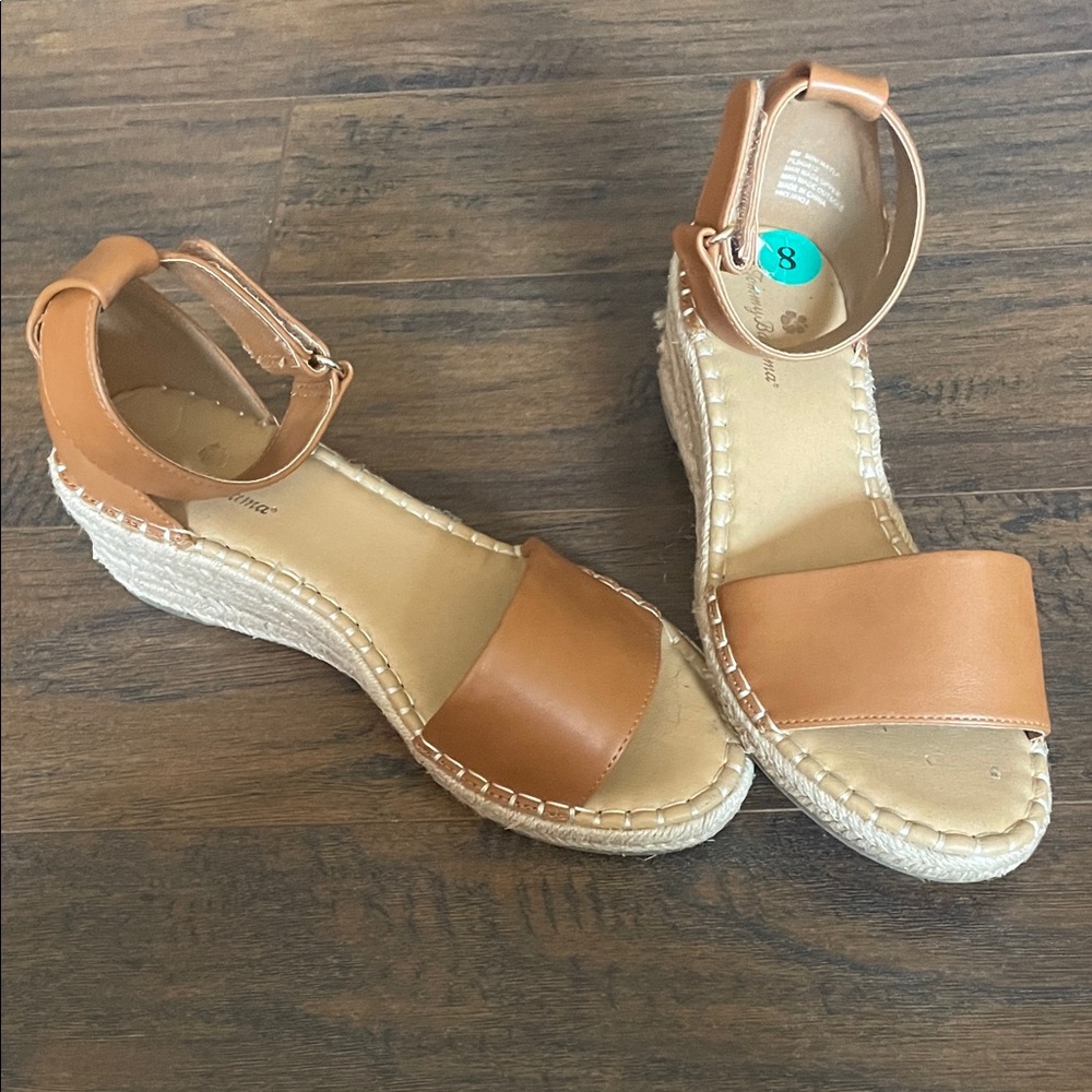 TOMMY BAHAMA Mini Mayla Cognac Back Strap Velcro Raffia Wedge Heeled Sandals